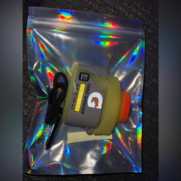 Gatorade Case for AirPods Pro 2nd Generation - Picture 4 of 5
